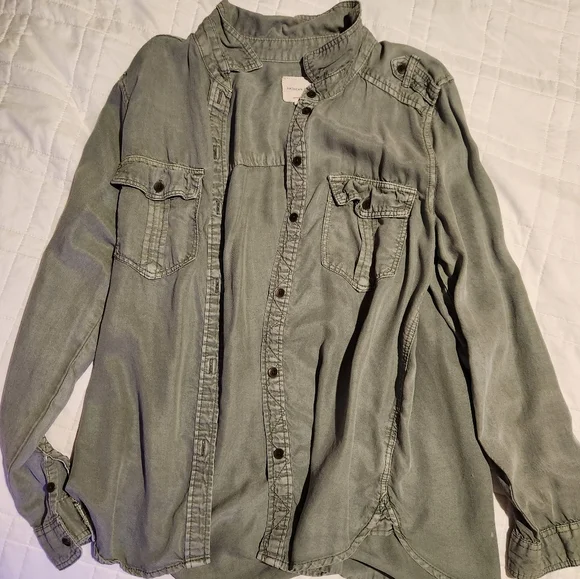 Button down - Picture 1 of 2